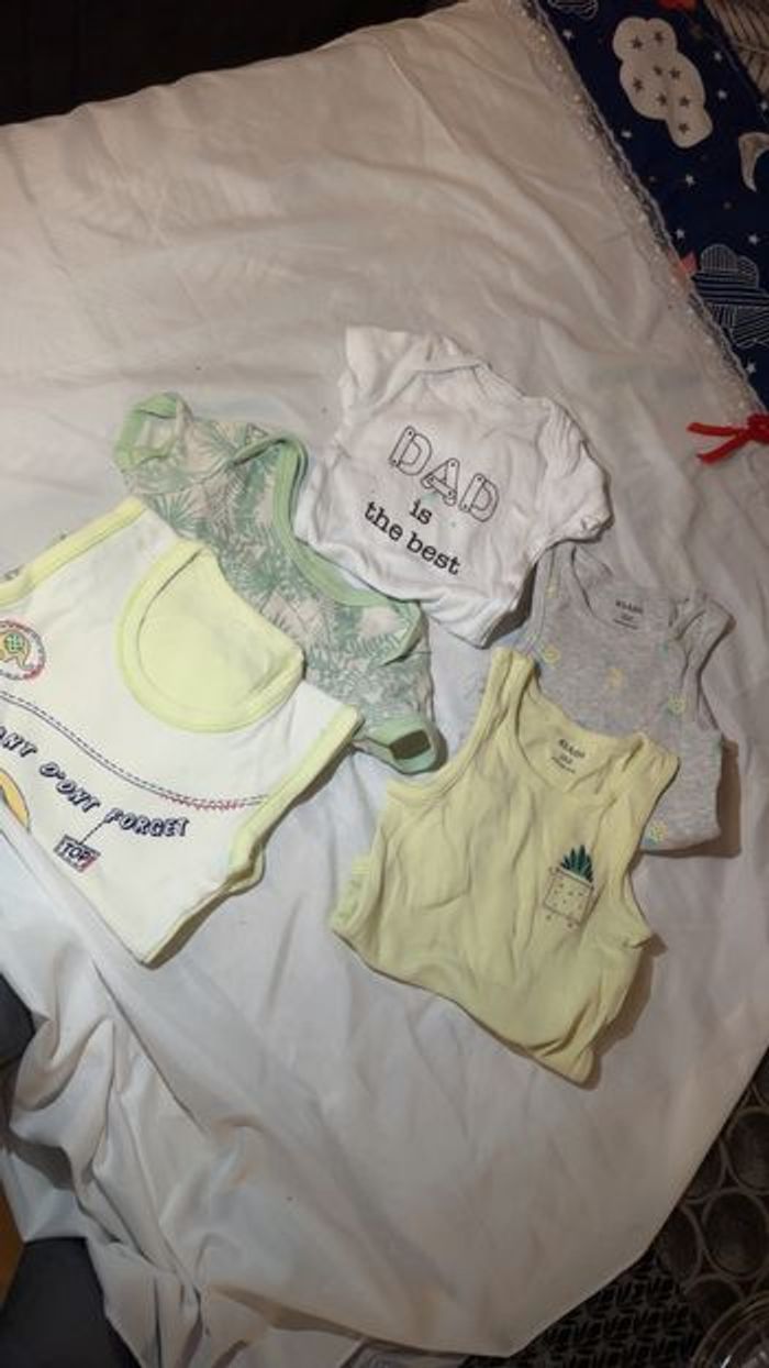 Lot pyjama + bodies 1 mois - photo numéro 8