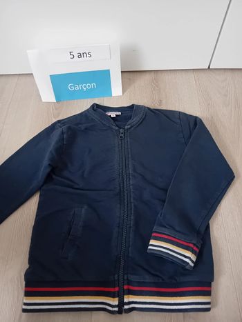 Gilet zippé garçon 5 ans U essentiel