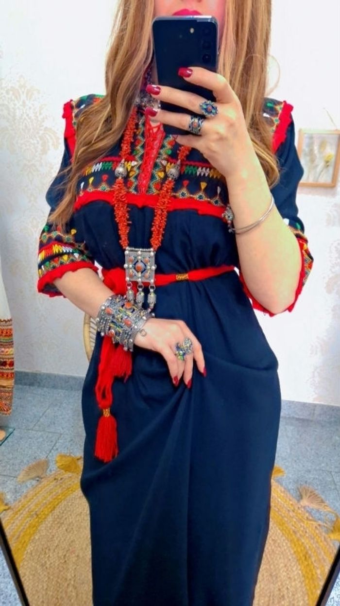 Robe brodée kabyle - photo numéro 2