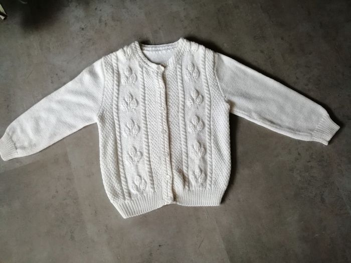 Gilet blanc tricoté main 6/10 ans