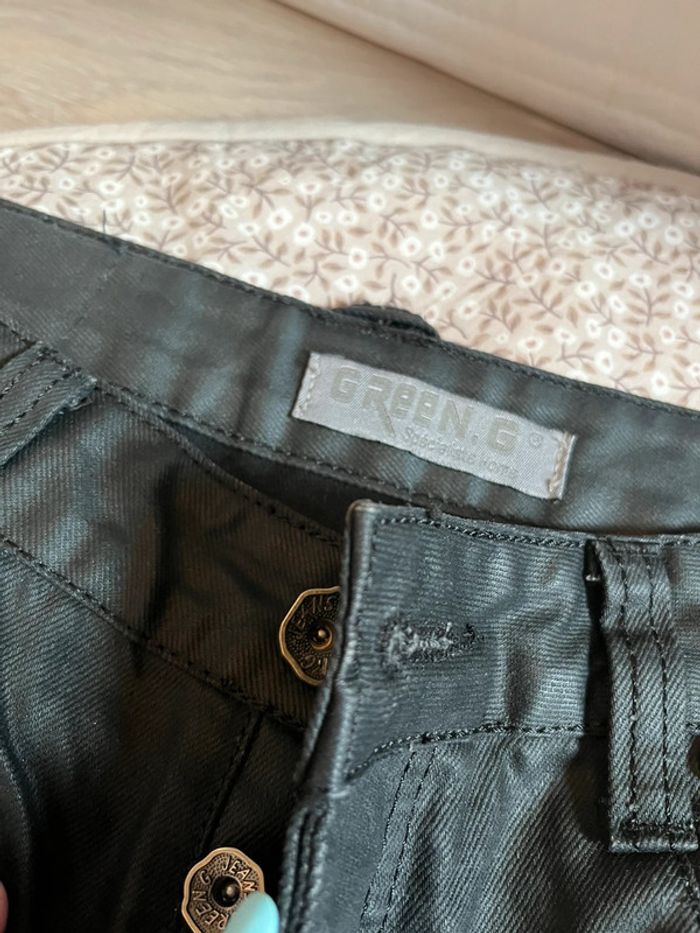 Pantalon noire - photo numéro 2