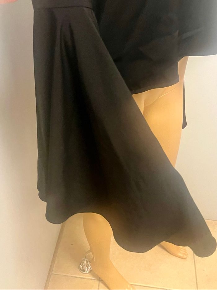 Haut noir manches larges - photo numéro 4