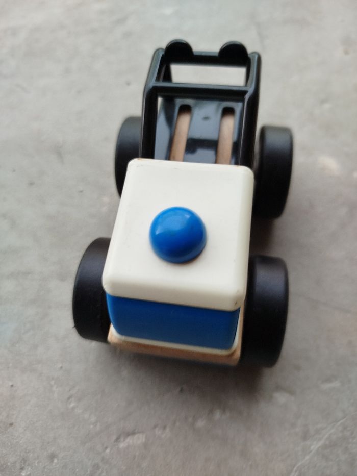 2 voitures en bois Ikea - photo numéro 2