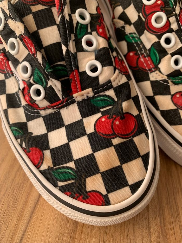Vans à carreaux et motifs cerises - photo numéro 10