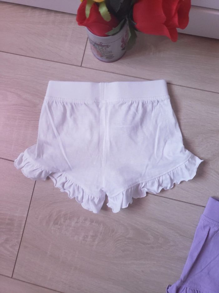 Lot de 2 shorts Primark 6-9 mois 1euro - photo numéro 3