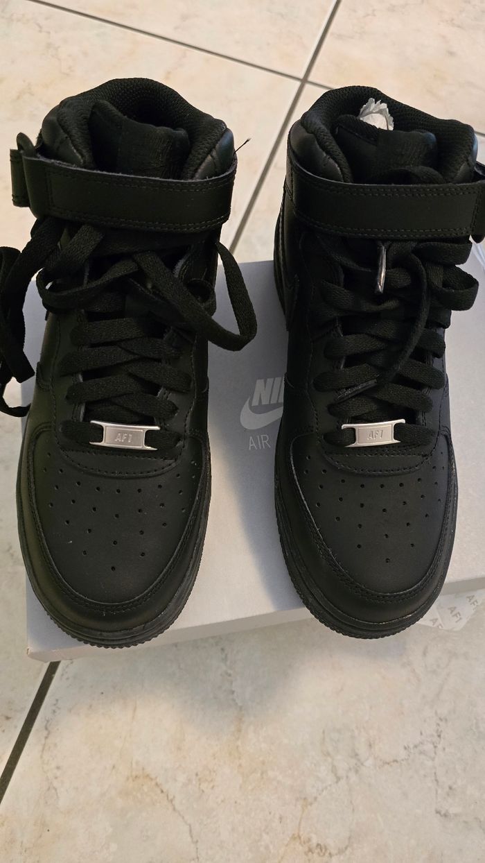 (Neuves non portées) 🏷🥰😍 superbes  baskets NIKE  AIR FORCE ONE Pointure 37.5 unisex 😍🥰