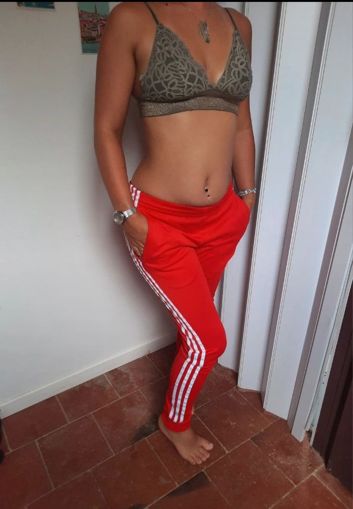 Jolie jogging adidas rouge xs - photo numéro 3
