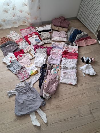 Gros lot vêtements fille 12 mois . (79 pièces) plusieurs marques