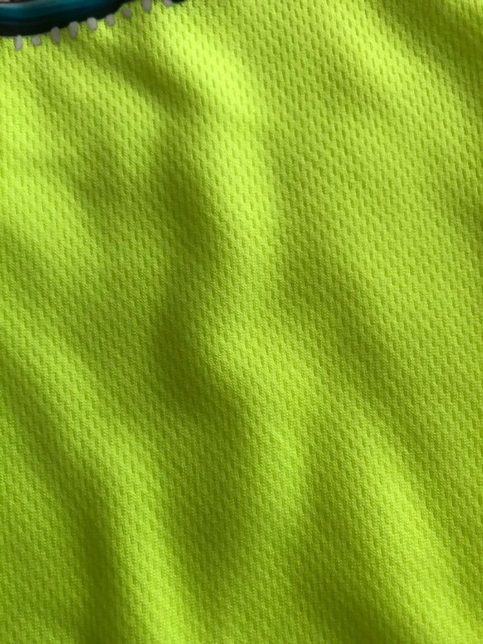 Tee shirt respirant neuf 7/8 ans - photo numéro 3