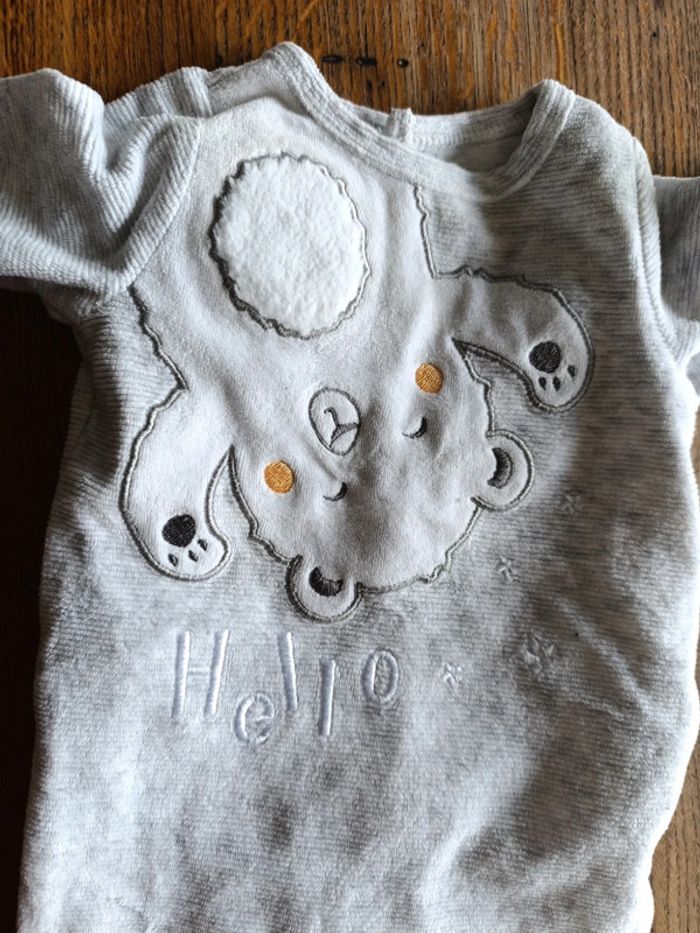 Pyjama 1mois - photo numéro 2