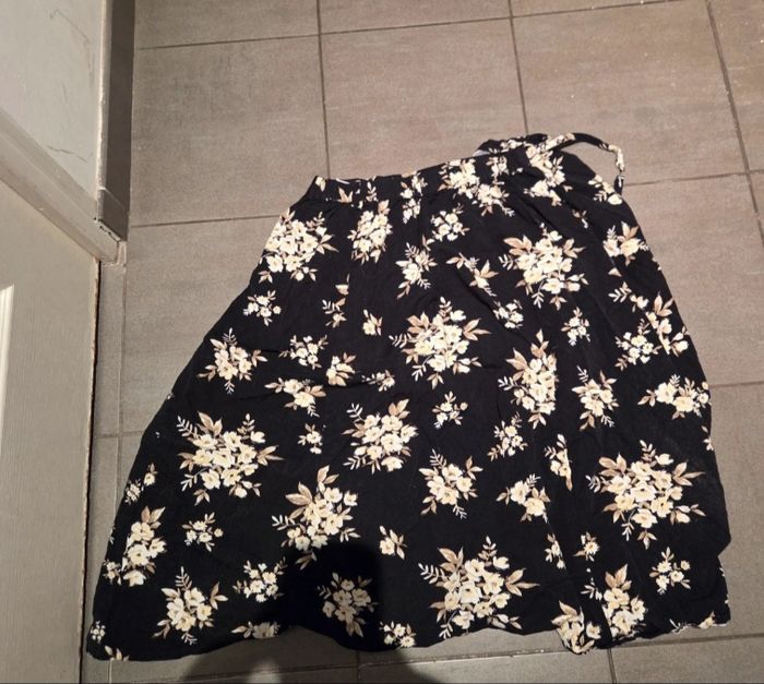 Jupe portefeuille noir a fleur vintage - photo numéro 7