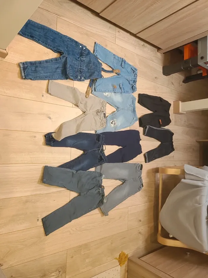 Lot pantalon jeans - photo numéro 4