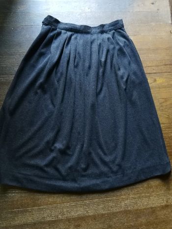 Jupe gris foncé évasée