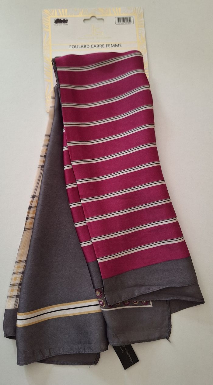 Foulard carré imprimé multi-couleurs Jean-Louis Scherrer