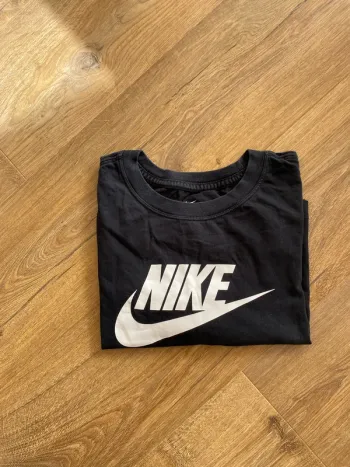 Crop Top Nike Noir Femme – Logo Blanc – Taille M – Comme Neuf