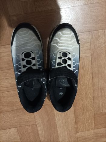 2 PAIRES DE BASKET TAILLE 33