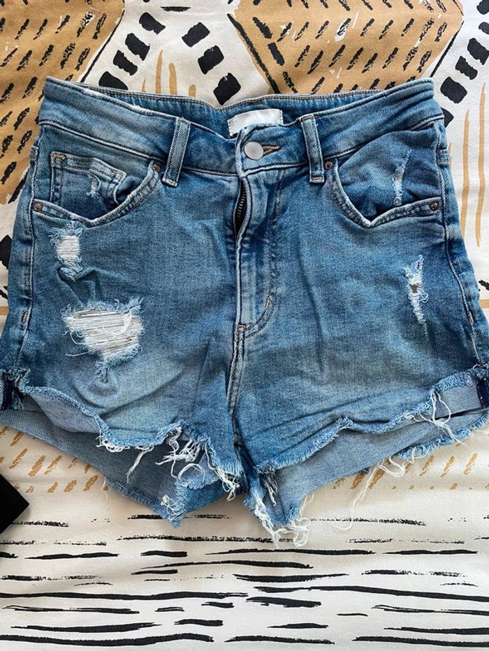 Short troué en jean