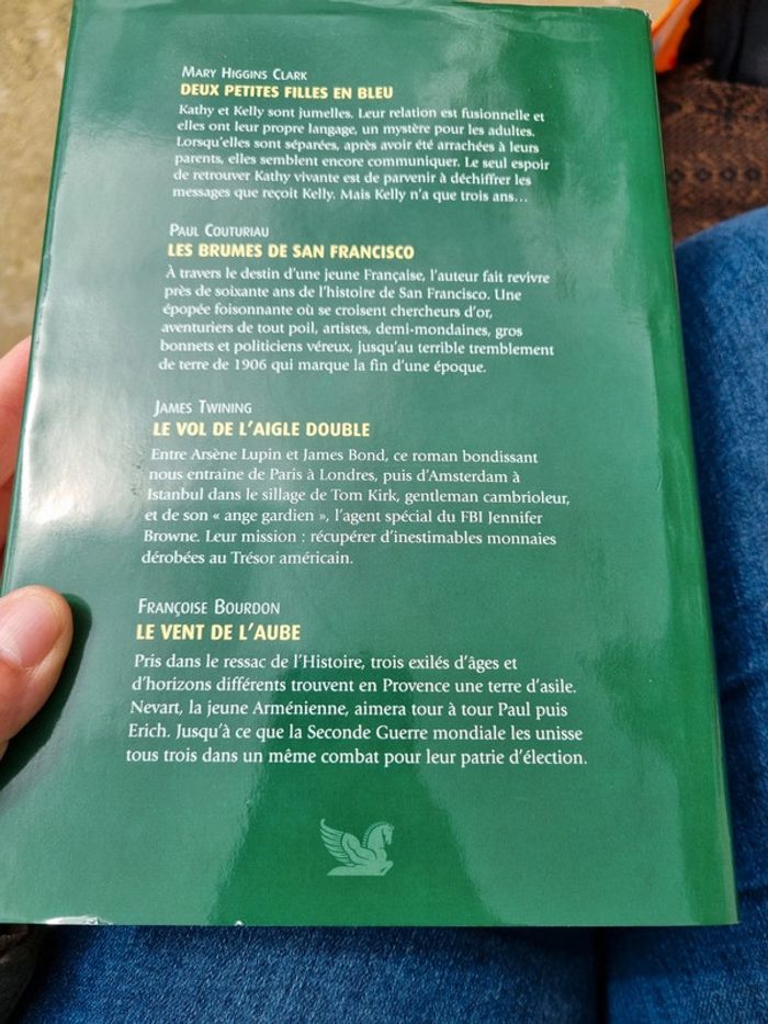 Ensemble de 4 histoires dans un livre - photo numéro 2