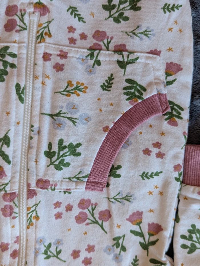 grenouillère bébé à fleurs - taille 62 cm - excellent état - photo numéro 3