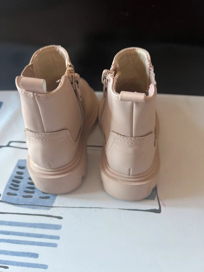 Paire de bottines fille pointure 22 marque Kiabi bon état - photo numéro 4