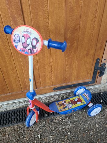 Trotinette spiderman 3 roues