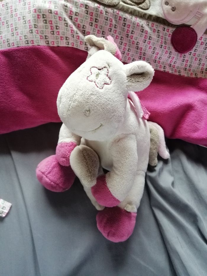 Tours de lit et peluche musicale - photo numéro 3