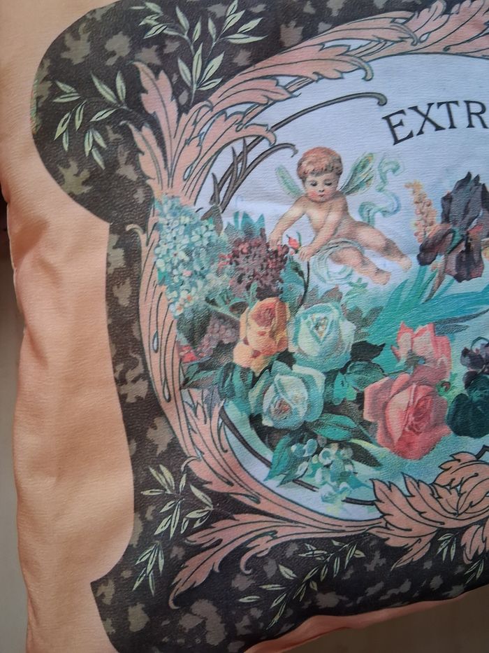 Cousin décoratif motif vintage angelot rimmel - photo numéro 3