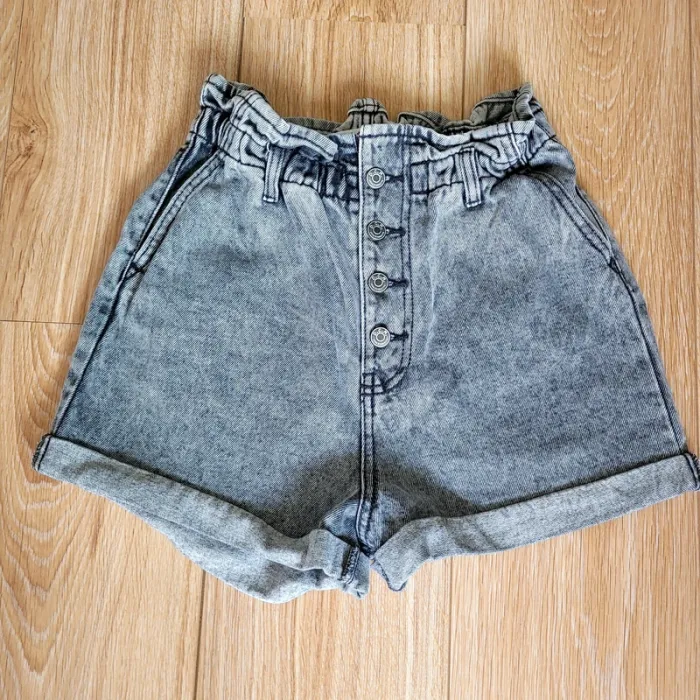 Short Jennyfer taille 36 parfait état - photo numéro 3