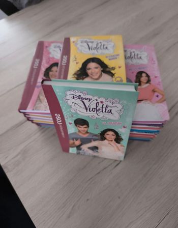 Lot 18 livres Violetta