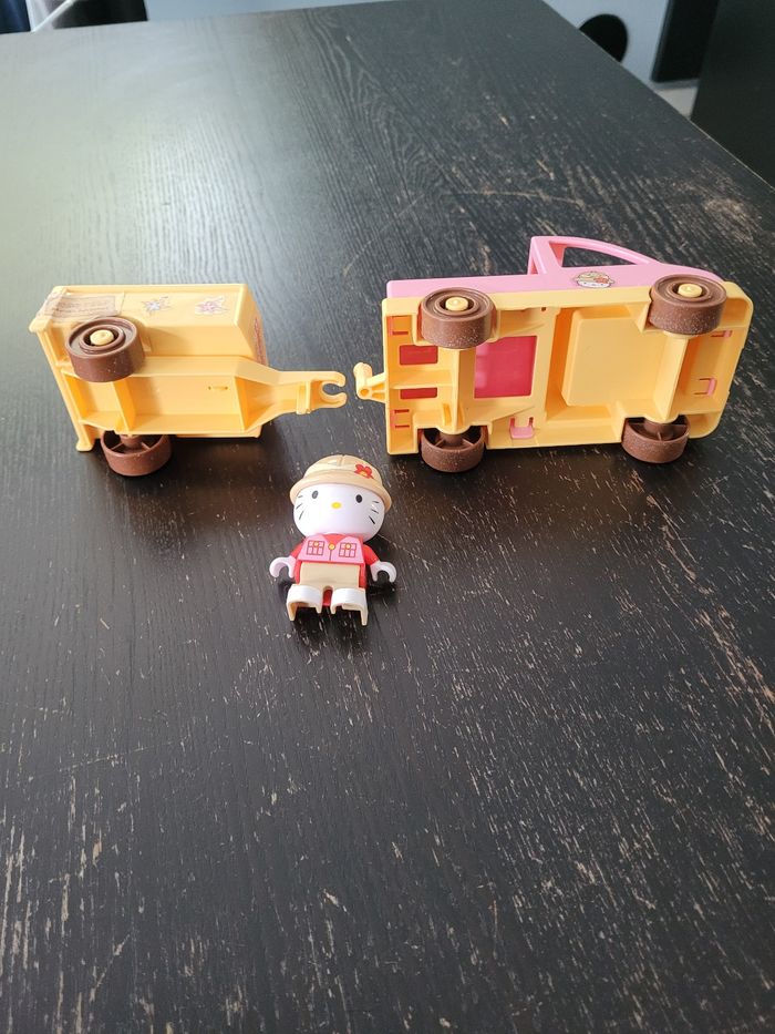 Gros lego Hello Kitty avec sa voiture - photo numéro 3