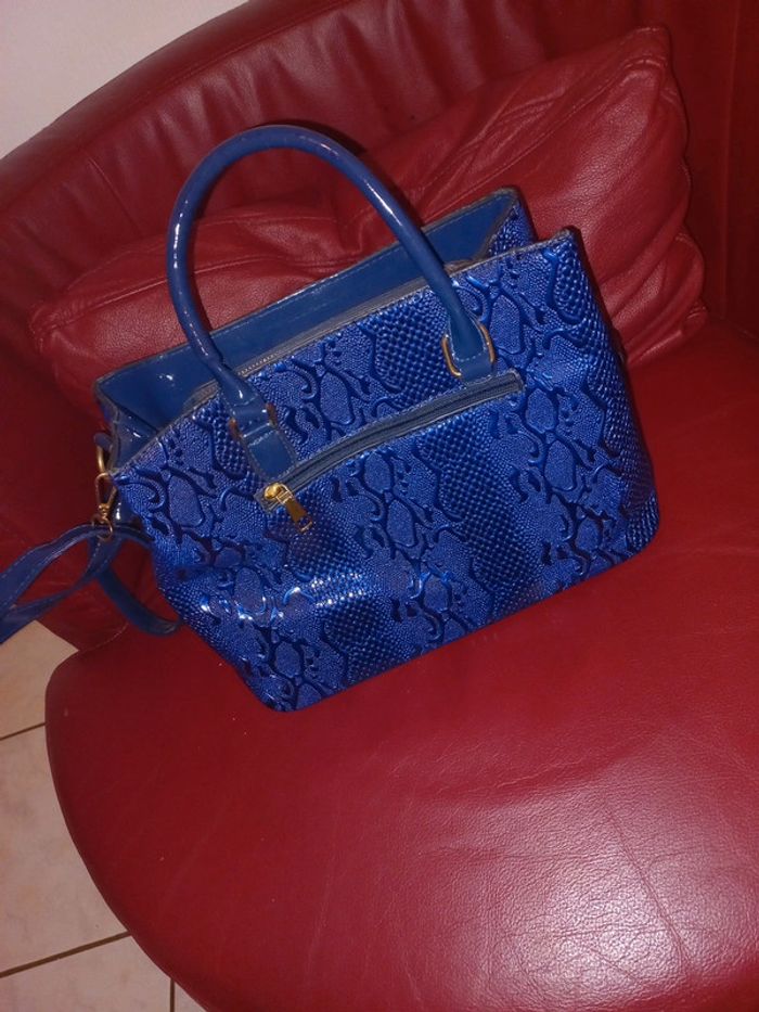 Sac à main bleue vernis croco - photo numéro 2
