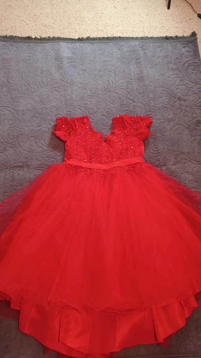 Belle robe rouge de cérémonie mariage ou fête en taille 14 ans.