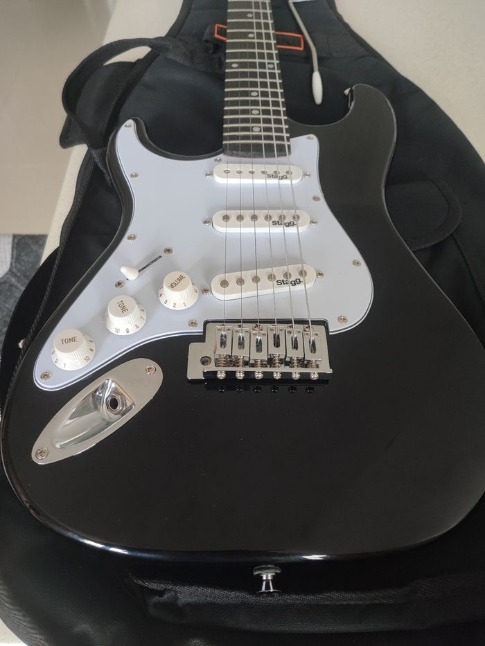 Guitare électrique pour gaucher - photo numéro 2