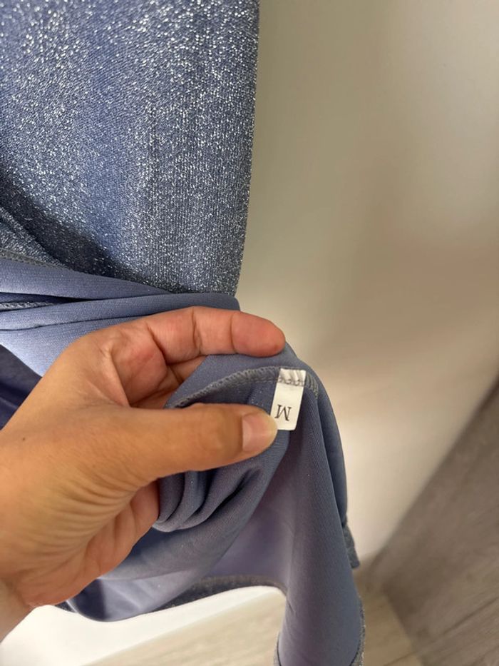 👗Robe - bleu argenté avec des paillettes- très bon état - photo numéro 6