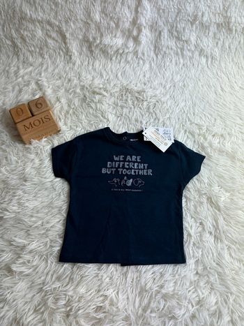 T-shirt bleu marine Kiabi taille 6 mois