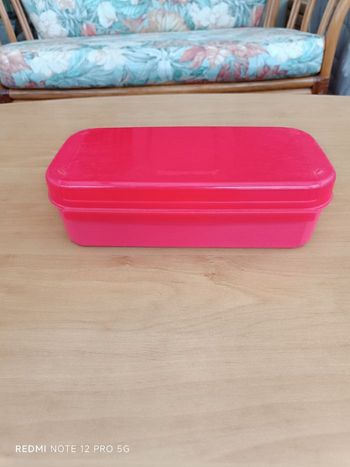 Boite signature rectangle Tupperware rouge
