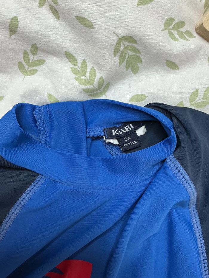 teeshirt anti uv kiabi 3 ans bleu et marine - photo numéro 4
