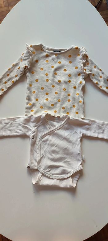 Lot pour bébé, un body 1 mois et un haut 6 mois