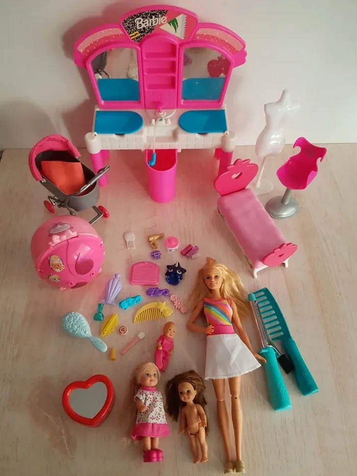 Salon de beauté Barbie et ses enfants - photo numéro 2