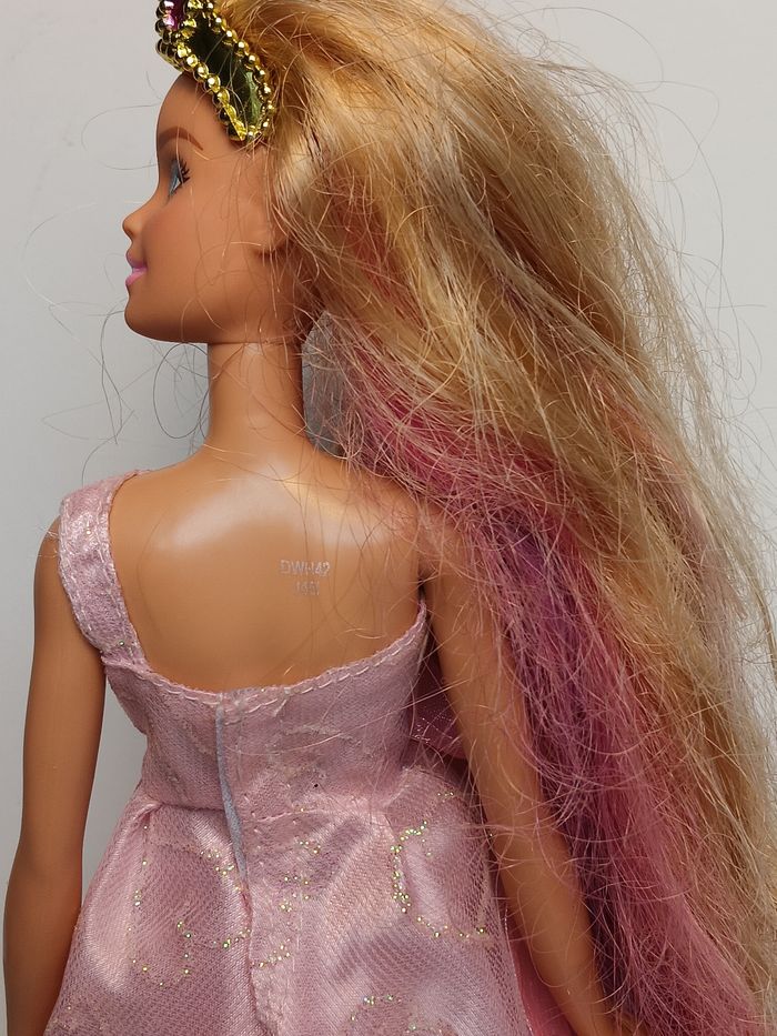 Poupée mattel barbie tenue reine du bal de promo
Poupée et ensemble compris - photo numéro 6