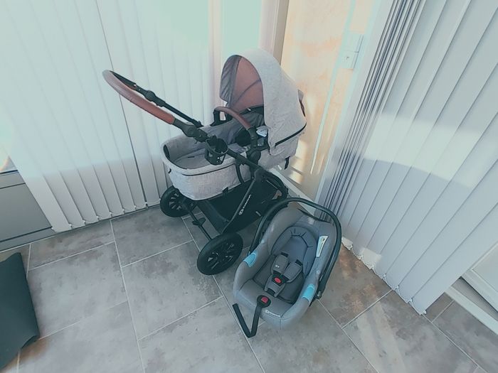 Poussette Kinderkraft 3 en 1 et siège auto cosy gris à prendre sur Soissons 02 - photo numéro 2