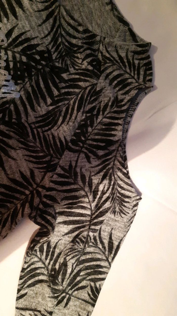 T-shirt gris et noir Gémo pour fille en 12 ans. - photo numéro 3