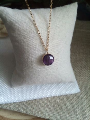 Collier pierre naturelle d'améthyste à facettes et sertie