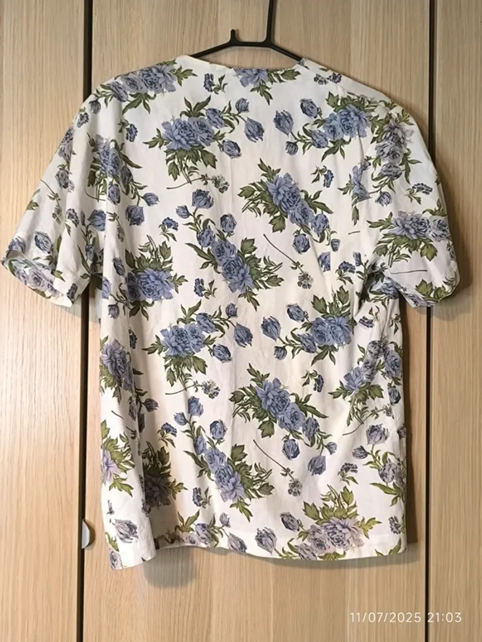 Chemise blanche fleurie (44) - photo numéro 3
