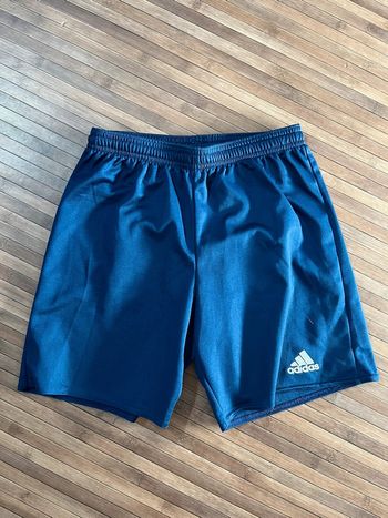 Short de football Adidas bleu marine taille 11-12ans