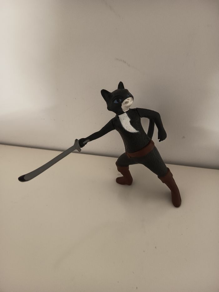 Figurine chat botté