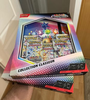 Coffret classeur évolutions prismatiques ev8.5 pokémon