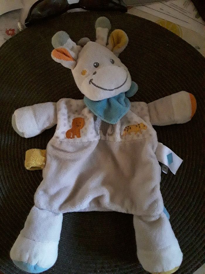 Doudou des girafe jungle plat