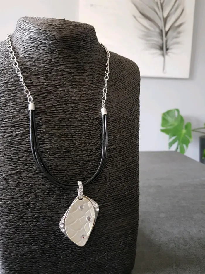 Collier noir / blanc - photo numéro 2