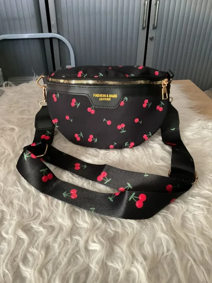 Sac banane « cerises » neuve